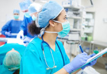 O asistentă medicală nevaccinată de la Spitalul Judeţean Arad a murit după ce s-a infectat cu COVID-19