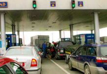 Doi cetăţeni români au încercat să iasă din ţară cu cei trei copii ai lor, pe care i-au ascuns în portbagajul maşinii