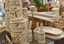 Târg de produse hand-made, pe platoul din fața Consiliului Județean Arad