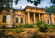 Consiliul Județean Arad renunță la dreptul de preempțiune pentru Castelul Konopi din Odvoș. Castelul istoric este lăsat pe mâna privaților de aleșii județeni