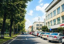 Sistemul de parcare inteligentă din Arad, blocat: senzori instalați, dar nefuncționali