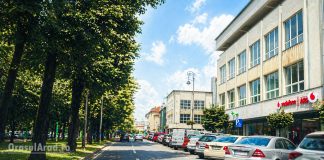 Sistemul de parcare inteligentă din Arad, blocat: senzori instalați, dar nefuncționali
