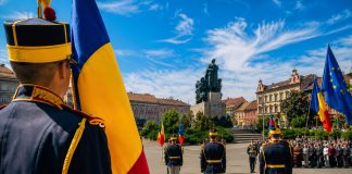 Tripla celebrare de 10 Mai, marcată la Arad prin ceremonii oficiale în Piața Avram Iancu