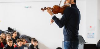 Turneul „Un Stradivarius în școli” ajunge la Arad, la elevii nevăzători de la Liceul „Sfânta Maria”