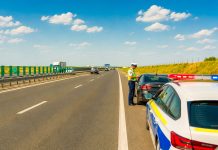 DGA și Parchetul Arad anchetează un agent de poliție acuzat că a încasat bani în locul unei amenzi